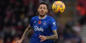 dwight-mcneil-in-action-for-everton
